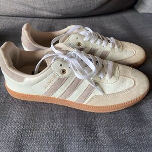 Cream and Tan Men's Shoes